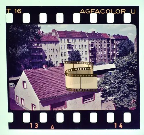Agfacolor Dia Berlin mehrstöckige Mietshäuser klassische Blockrandbebauung 1955