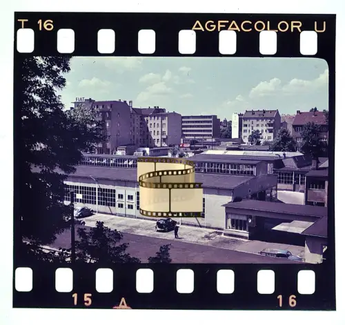 2x Agfacolor Dia - Berlin Wohn Werkstattgebäude Gewerbe - FIAT-Schriftzug 1950er