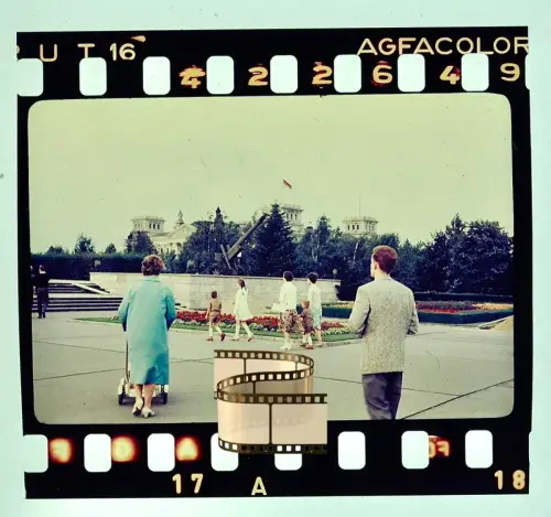 Agfacolor Dia - Berlin Tiergarten Sowjetisches Ehrenmal Geschütz Reichstag 1957