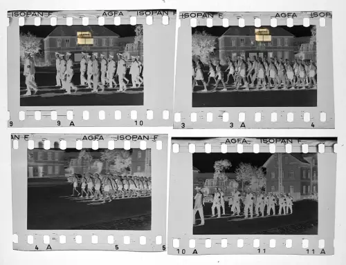 5x Orig. Negativ - Marschszene Straße Ort Gruppe Männer Uniform Jungs kurze Hose