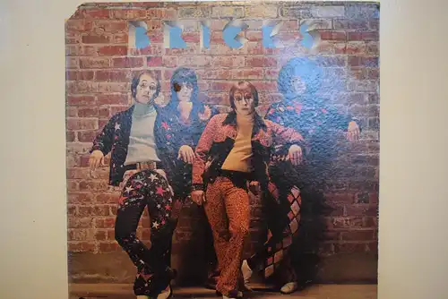 Hello People – Bricks