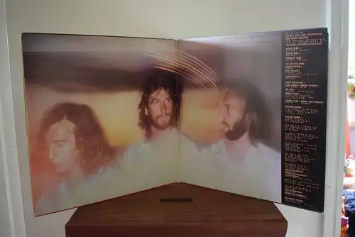 Bee Gees – Spirits Having Flown