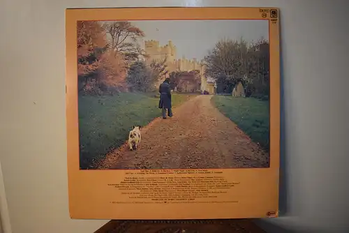 Chris de Burgh – Far Beyond These Castle Walls