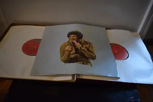 Tom Jones – Portrait In Gold