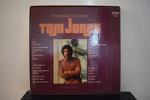 Tom Jones – Portrait In Gold