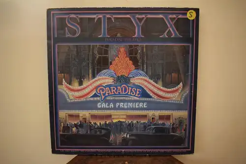 Styx – Paradise Theatre  " Absolutes Sammlerstück mit Etched Tiefdruck Emblem auf der LP , Top Zustand "