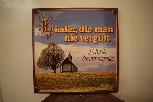 Lieder, Die Man Nie Vergißt / Musik Die Uns Begleitet "Wunderschöne Sammler Box mit 8 Musik Cassetten , schöner Box und umfangreichem Booklet "