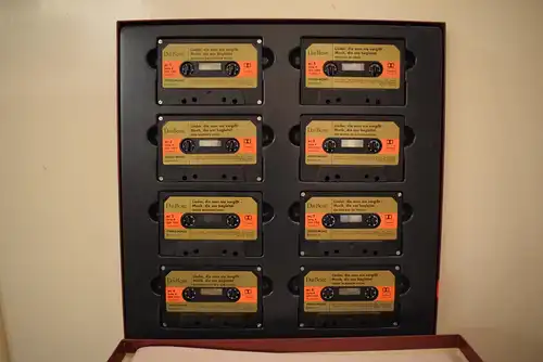 Lieder, Die Man Nie Vergißt / Musik Die Uns Begleitet "Wunderschöne Sammler Box mit 8 Musik Cassetten , schöner Box und umfangreichem Booklet "