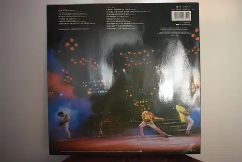  Queen – Live Magic