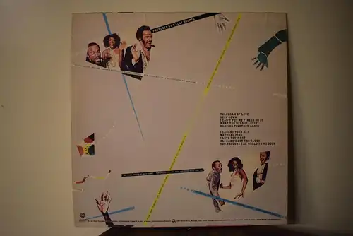 The Hues Corporation – I Caught Your Act