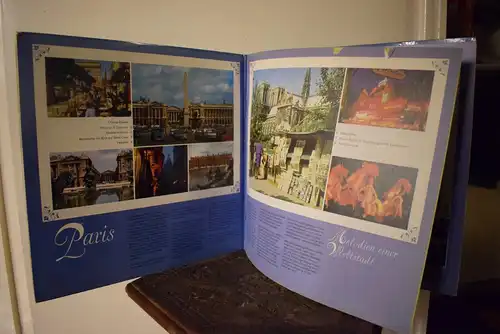 Paris - Melodien Einer Weltstadt " Sehr schönes Sammlerstück mit Booklet und großem Stadtplan Poster gezeichnet von der Pariser Innenstadt"