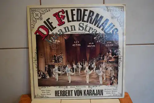 Johann Strauß, Hilde Güden, Erika Köth, Regina Resnik, Waldemar Kmentt, Eberhard Wächter, Walter Berry, Wiener Philharmoniker , Dirigent: Herbert von Karajan ‎– Die Fledermaus – Operettenquerschnitt