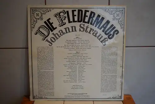 Johann Strauß, Hilde Güden, Erika Köth, Regina Resnik, Waldemar Kmentt, Eberhard Wächter, Walter Berry, Wiener Philharmoniker , Dirigent: Herbert von Karajan ‎– Die Fledermaus – Operettenquerschnitt