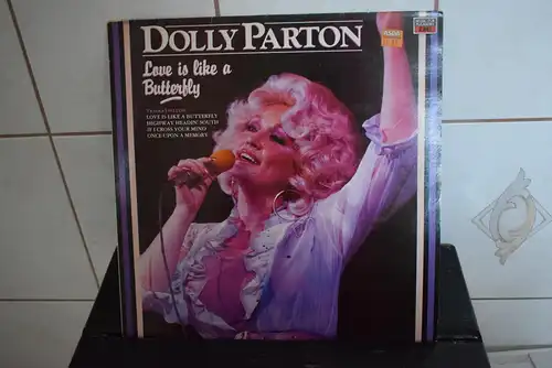 Dolly Parton – Love Is Like A Butterfly
