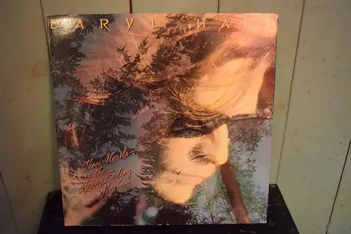 Daryl Hall ‎– Three Hearts In The Happy Ending Machine