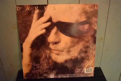 Daryl Hall ‎– Three Hearts In The Happy Ending Machine