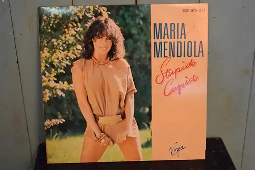 María Mendiola – Stupid Cupid