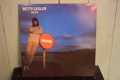 Betty Legler – Signs