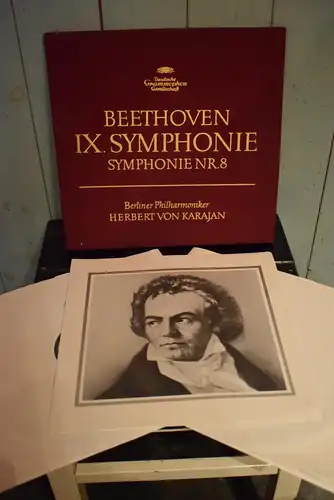 Beethoven - Berliner Philharmoniker / Herbert von Karajan ‎– IX. Symphonie / Symphonie Nr. 8 "2 LP Box mit Textbeilage ,LPs in Top Zustand "