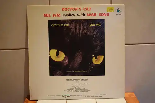 Raggio Di Luna (Moon Ray) / Doctor's Cat ‎– Comanchero (Remix) / Gee Wiz Medley With War Song