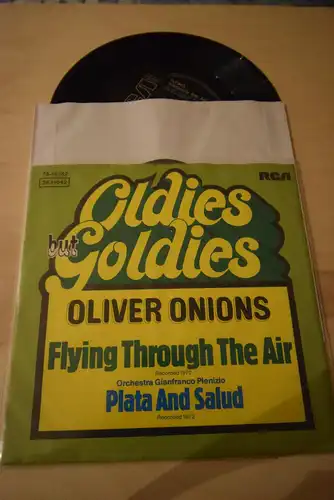 Oliver Onions ‎– Flying Through The Air / Plata And Salud