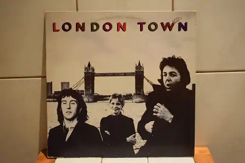Wings – London Town