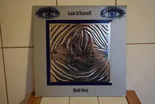 Uriah Heep – Look At Yourself