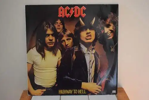 AC/DC – Highway To Hell