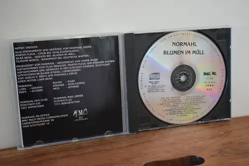 NoRMAhl ‎– Blumen Im Müll