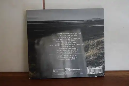 Massendefekt  ‎– Zwischen Gleich Und Anders