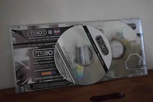 Talla 2XLC Bites Ronald van Gelderen ‎– Techno Club Vol.27