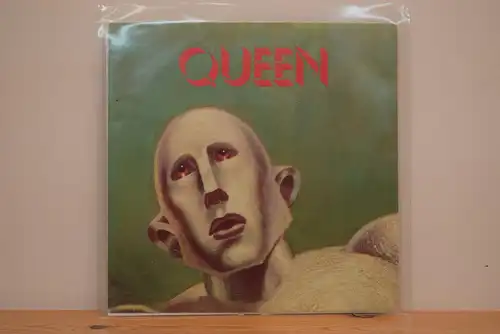 Queen – We Are The Champions B/W We Will Rock You