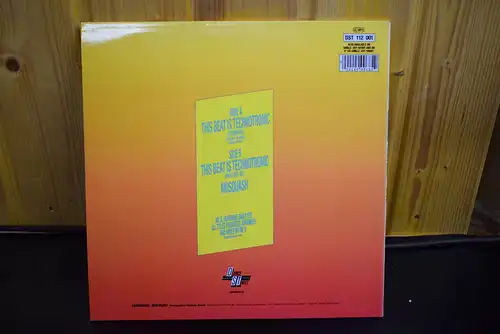 MC B. Featuring Daisy Dee ‎– This Beat Is Technotronic