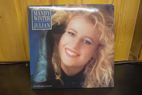 Mandy Winter – Julian