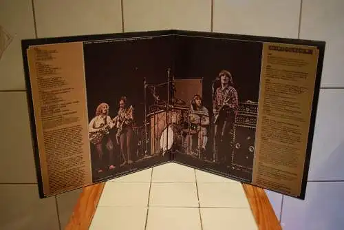 Creedence Clearwater Revival Featuring John Fogerty ‎– Chronicle (The 20 Greatest Hits) "Paramount Canada Pressung "