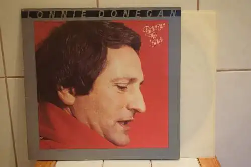 Lonnie Donegan ‎– Puttin' On The Style