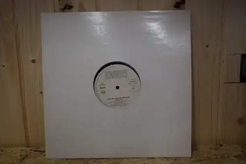 Dominoes – Love On Love (Shut The Door)