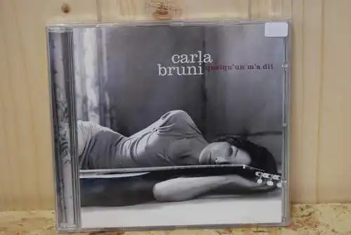 Carla Bruni ‎– Quelqu'un M'a Dit
