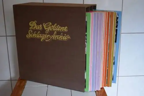 Das Goldene Schlager-Archiv "Sammlerbox Musikgeschichte von 1950 -1979 auf 30 LPs in sehr gutem Zustand"