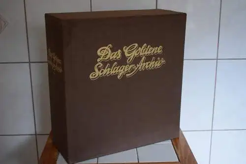 Das Goldene Schlager-Archiv "Sammlerbox Musikgeschichte von 1950 -1979 auf 30 LPs in sehr gutem Zustand"