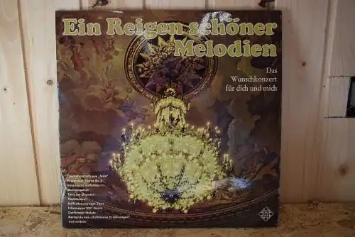 Bamberger Symphoniker , Dirigent: Kurt Wöss // Orchester Des Bayerischen Rundfunks , Dirigent Carl Michalski – Ein Reigen Schöner Melodien