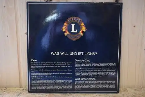 "Sol Omnibus Lucet" - Lions Helfen