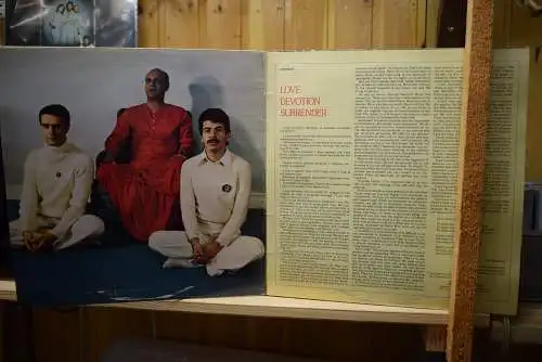 Carlos Santana / Mahavishnu John McLaughlin ‎– Love Devotion Surrender
