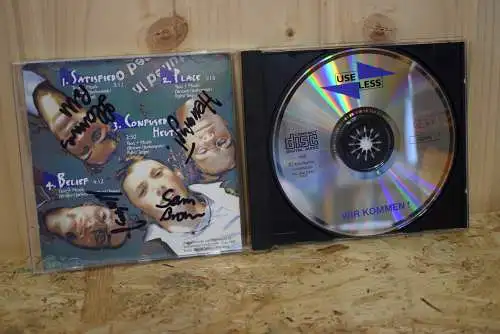 Useless  ‎– Wir Kommen! " Mit Autogrammen der Band auf der Cover Innenseite "