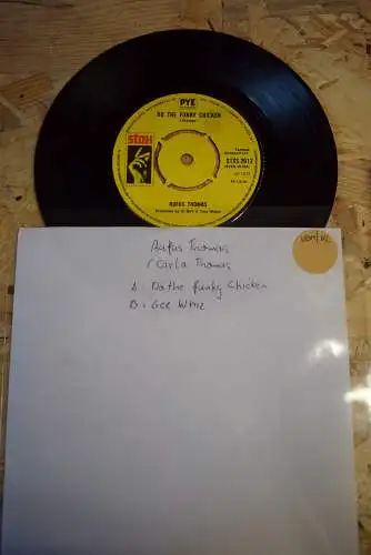 Rufus Thomas / Carla Thomas ‎– Do The Funky Chicken / Gee Whiz (Look At His Eyes)