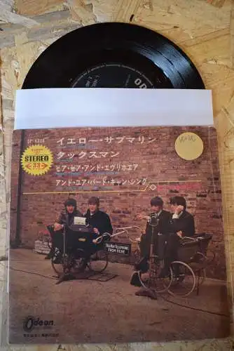 The Beatles ‎– Yellow Submarine / Taxman / Here , there and everywhere / And your Bird can sing 