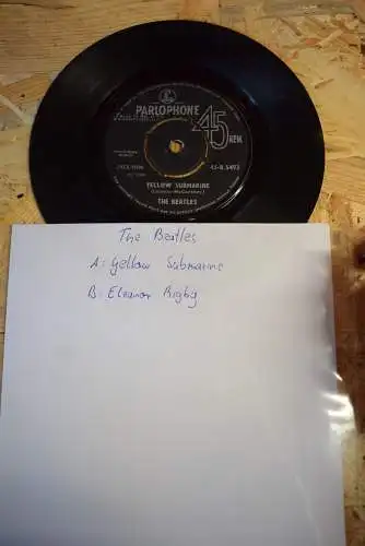 The Beatles ‎– Eleanor Rigby / Yellow Submarine