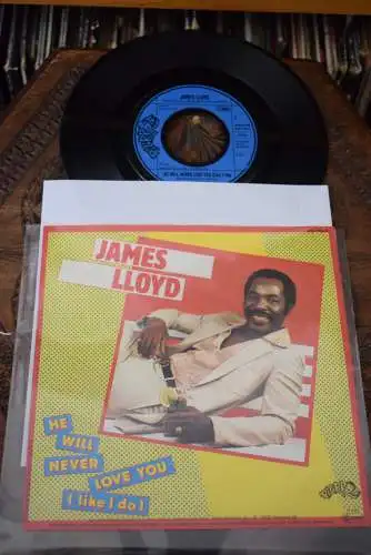 James Lloyd ‎– He Will Never Love You (Like I Do) / Dancing in the Townsquare