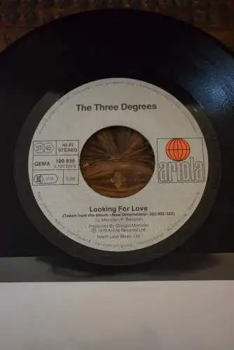 The Three Degrees ‎– Jump The Gun / Looking for Love 