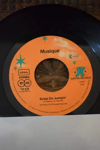 Musique ‎– Keep On Jumpin' / Summer Love Theme